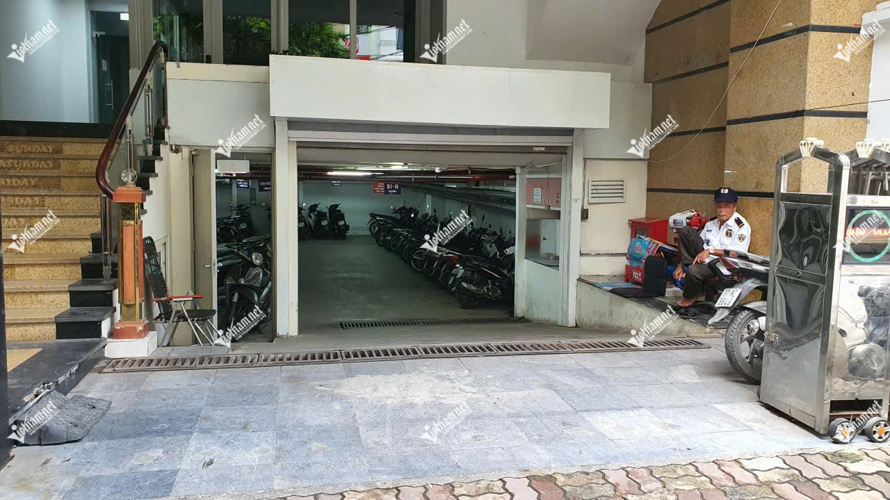 Bảo vệ kể lý do cô gái Hà Nội phản đòn, khống chế nam thanh niên xăm trổ