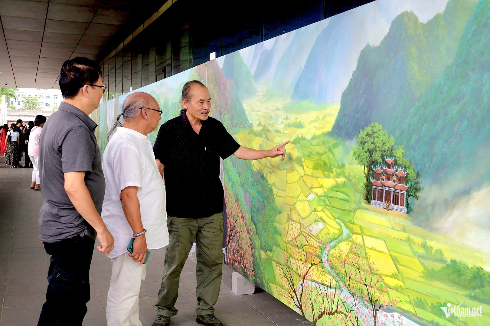 Bộ tranh 'Chào Việt Nam - Quê hương tôi' dài hơn 300m