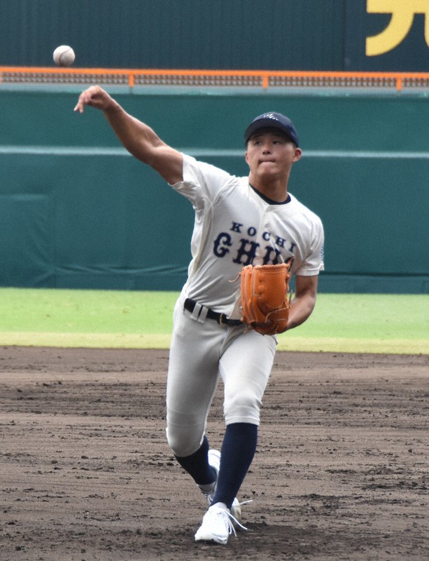 高知中央の堅田徠可＝阪神甲子園球場で2025年8月2日、長宗拓弥撮影
