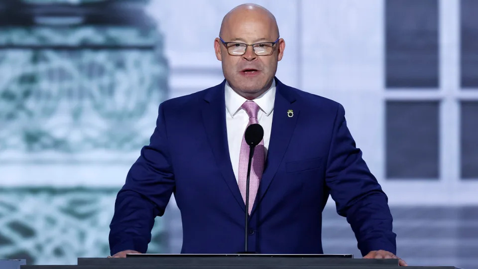 Teamsters boss says 'smug' Kamala Harris alienated union after saying they 'better get on board' in 2024