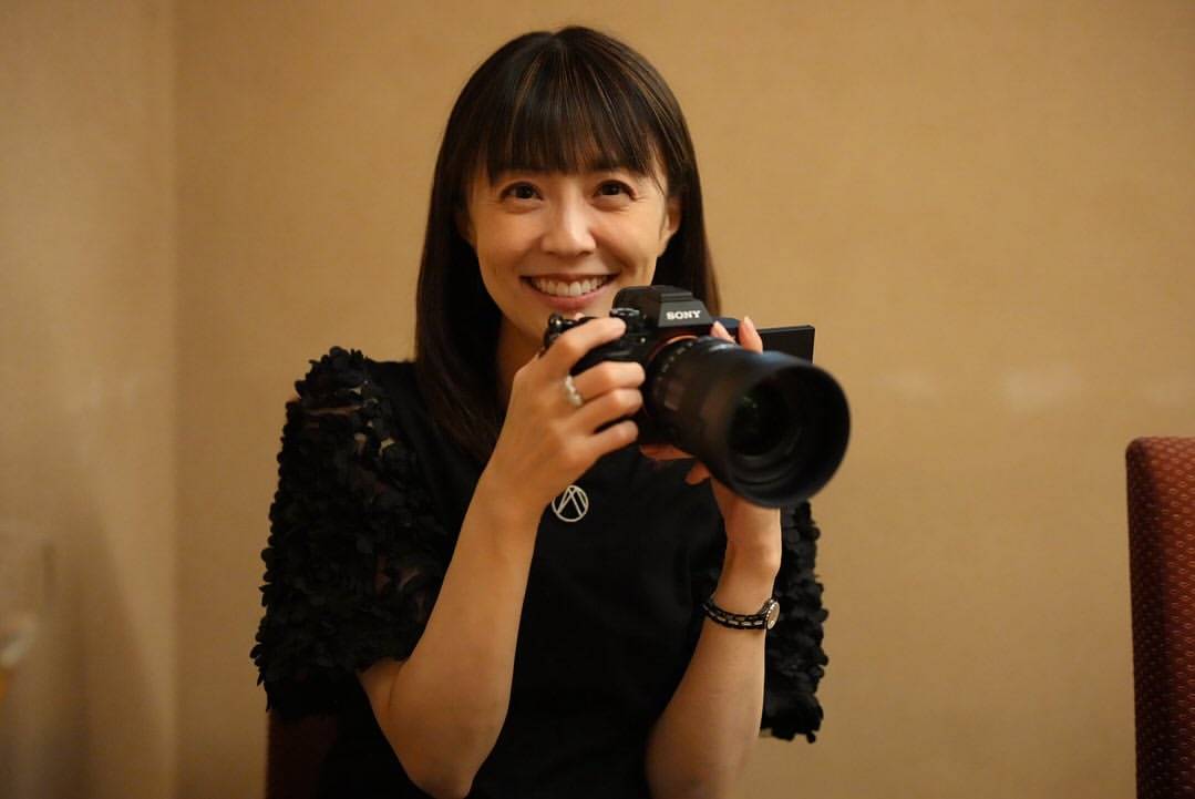 元小林麻耶、久しぶりの〝顔出し〟最新姿に反響続々「ビックリした」「前髪切られたのですね」「元気そうで良かった！」