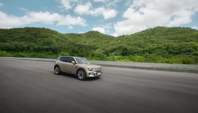 Chinese automaker partners with Mercedes to launch new EV model with incredible performance: 'Stunning'