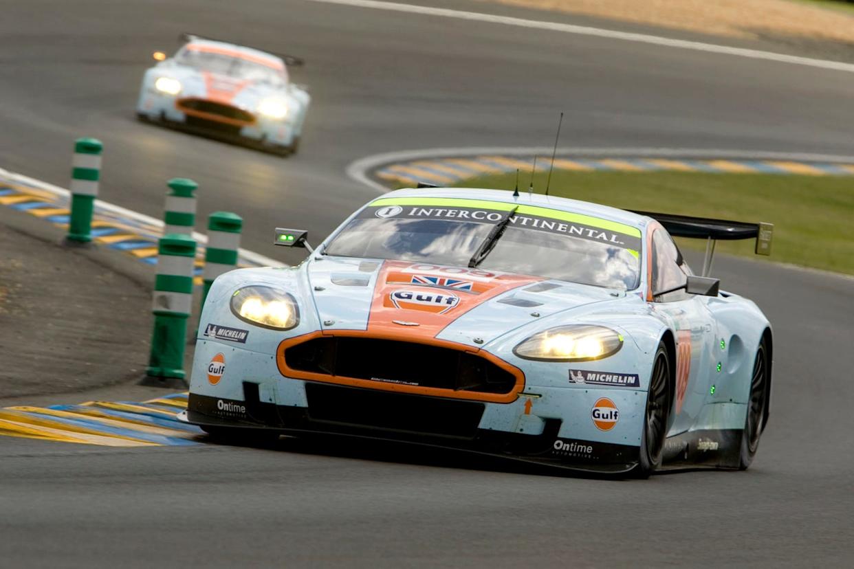 2008 le mans 24 hours circuit de la sarthe, le mans, france. 11th 15th june 2008. race. david brabham/antonio garcia/darren turner, no 009 aston martin dbr9, leads heinz harald frentzen/andrea piccini/karl wendlinger, no 007 aston martin dbr9. action. (photo by drew gibson/lat images)