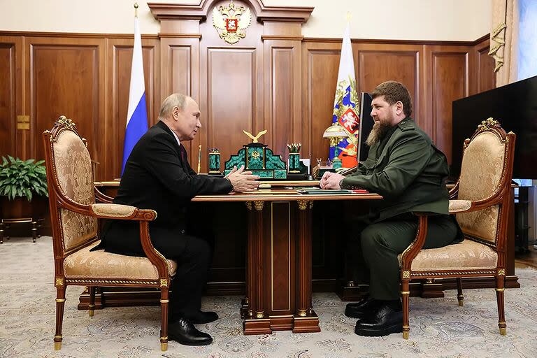 El Jefe de la República de Chechena, Ramzan Kadyrov, junto al presidente ruso Vladimir Putin. Fuente: Cuenta de X de Ramzan Kadyrov