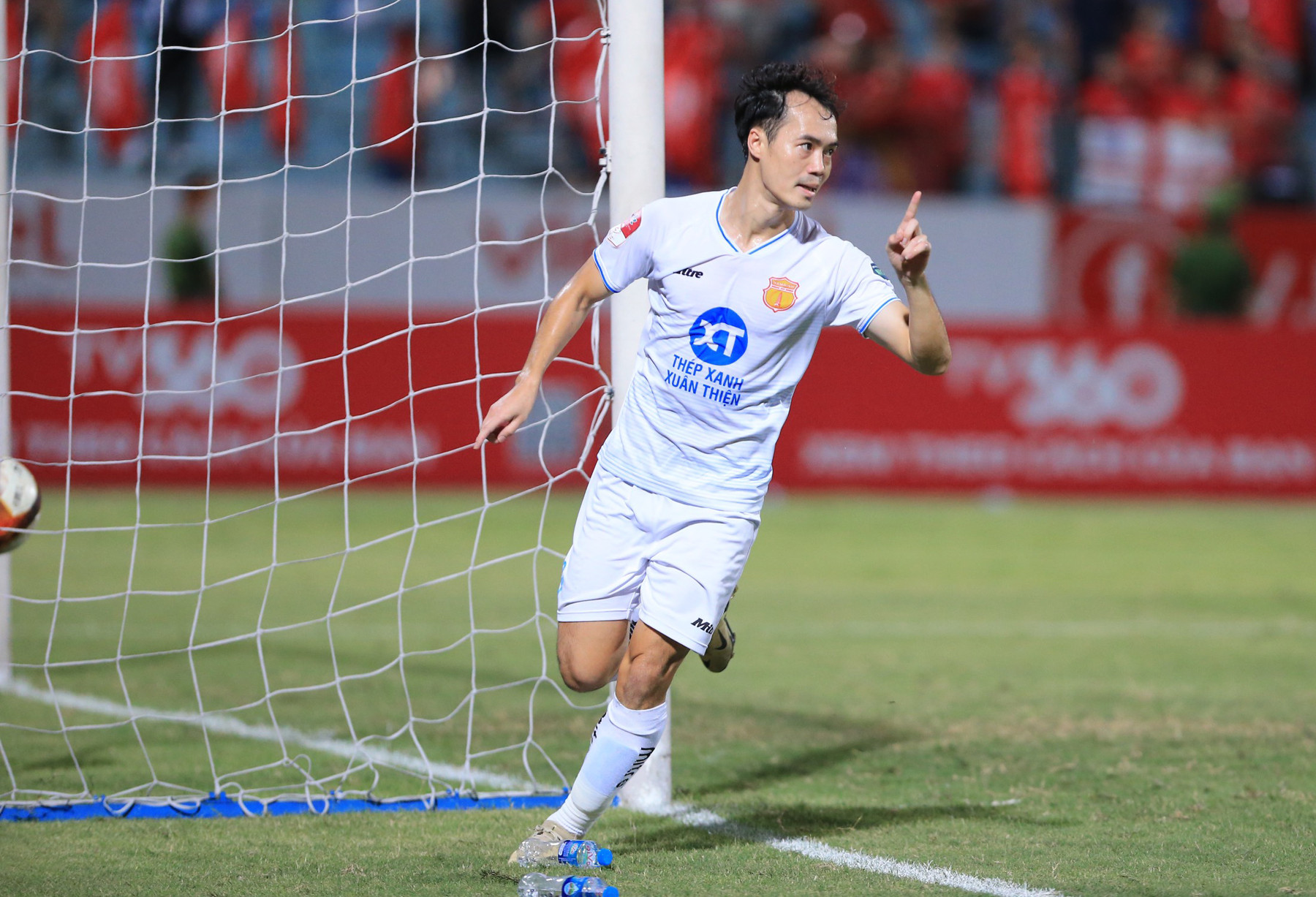 Văn Toàn phẫu thuật thành công, lỡ hẹn lượt đi V-League và tuyển Việt Nam