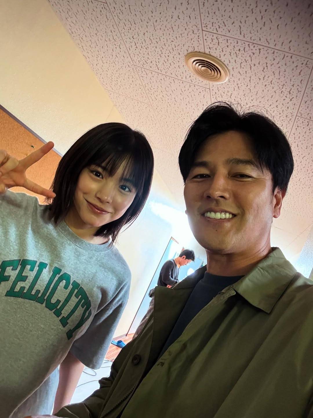 朝ドラ初出演から23年…44歳になった人気俳優「ビンタした」〝娘〟と2ショットで魅せた〝別人顔〟にSNS驚愕「いつの間にこんな大きい娘の…」「本当にいい!」話題ドラマオフショットに反響