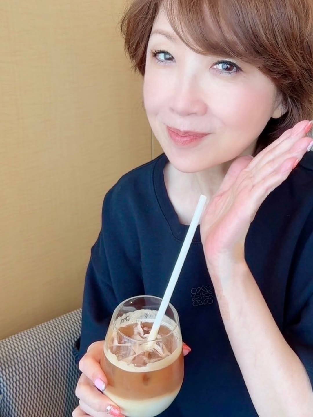 「傷跡も目立たなく…」骨折から約2か月、70歳歌手〝驚異〟復活ショットに「回復力すごい!」「鉄人です」の声