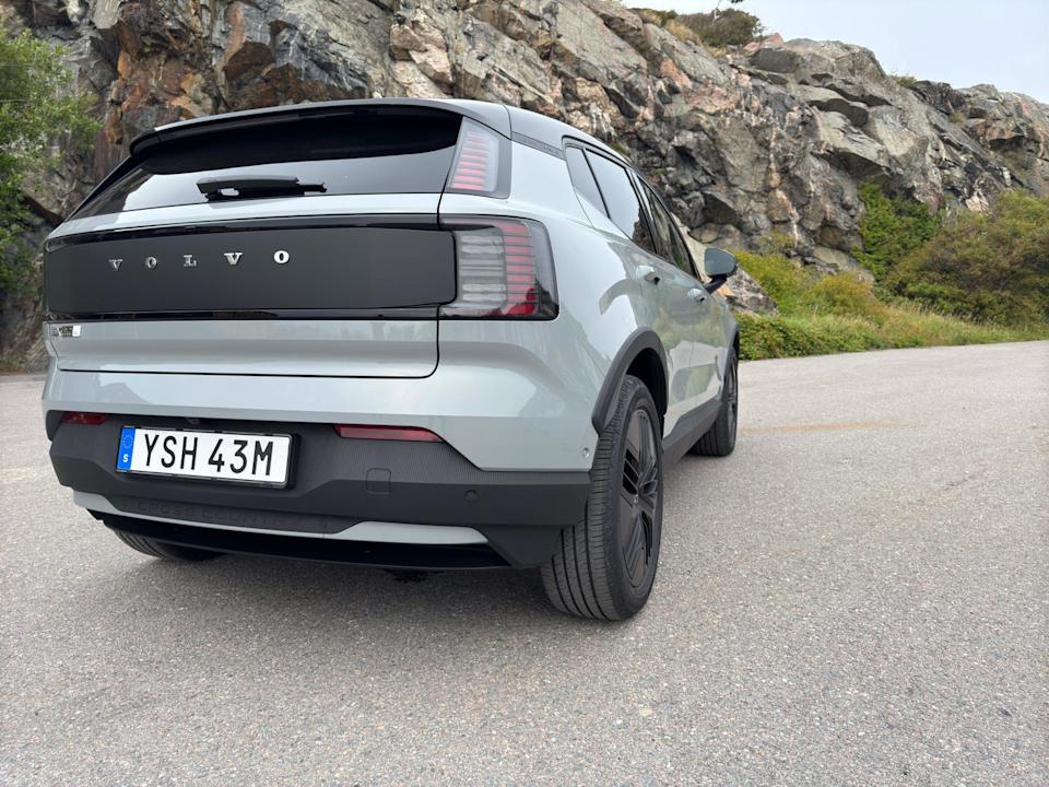 volvo ex30 cross country
