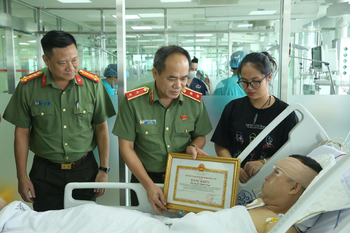 Tình trạng sức khỏe đại úy công an bị 2 đối tượng 'thông chốt' tông trực diện