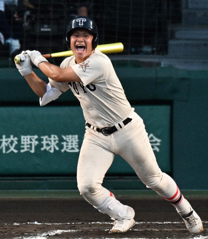 左手首にボルト入れ打席に　東洋大姫路・高田、夏の甲子園で躍動