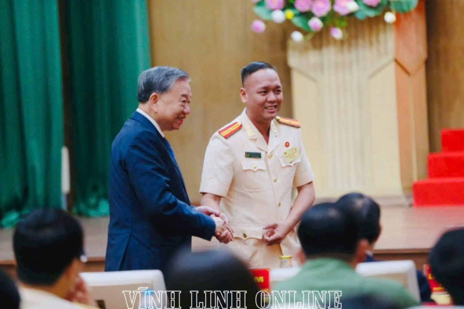 Chiếc móc khóa trưởng công an xã tặng Tổng Bí thư Tô Lâm