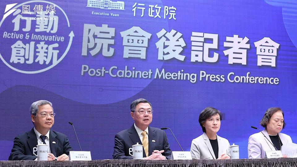 拍板明年軍公教不加薪 行政院：過去4年已3度調高