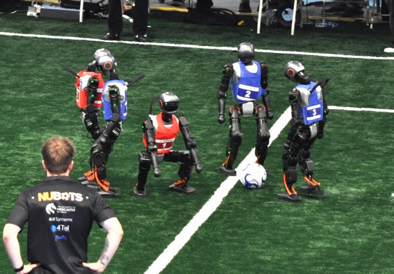 人型ロボットの競技大会　中国で「世界初」開催　サッカーなど熱戦