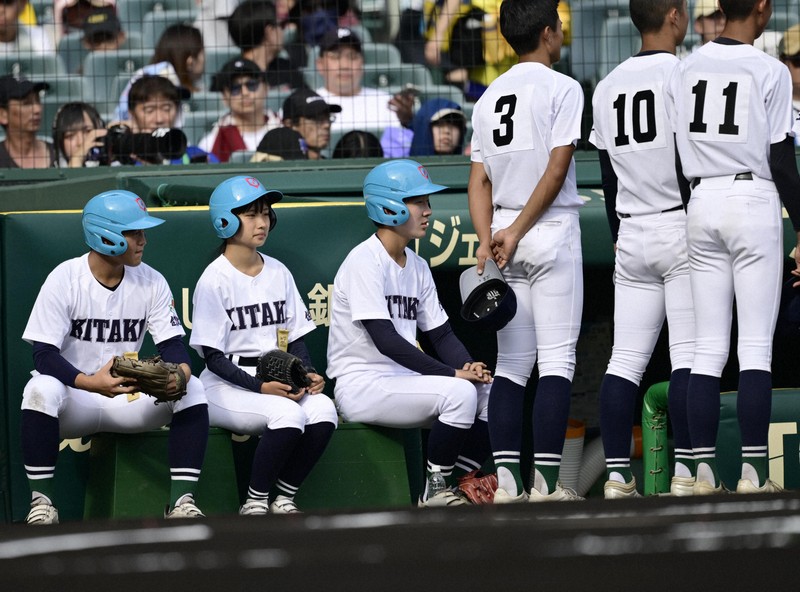 夏の甲子園初の女子部員「ボールパーソン」に　佐賀北の家永そらさん
