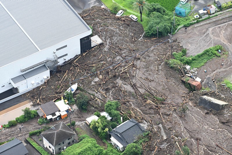 鹿児島に今年初の大雨特別警報　姶良で民家倒壊、30代女性安否不明