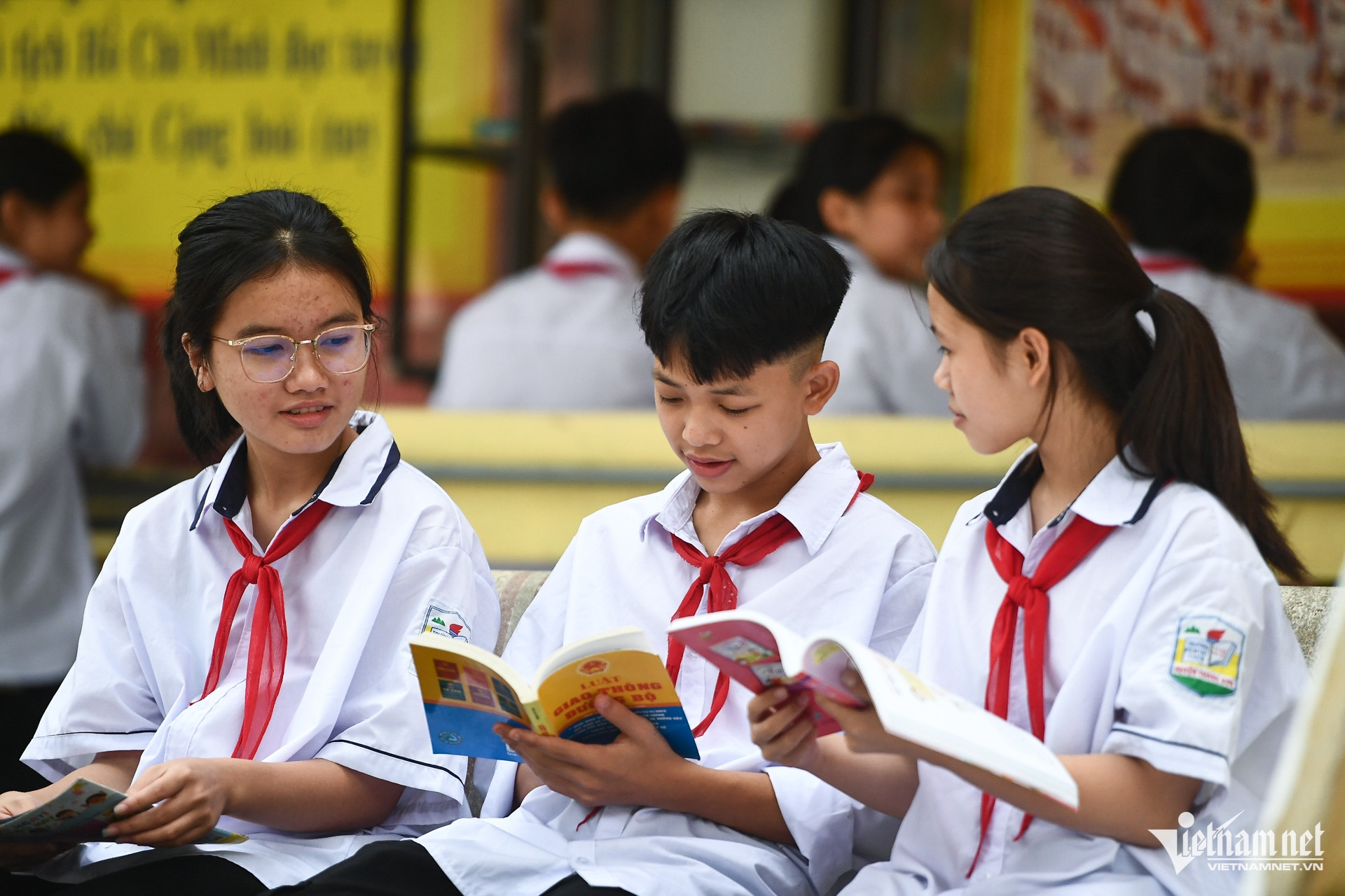 Đề xuất miễn tiền đóng BHYT cho học sinh, trả chi phí chữa hiếm muộn