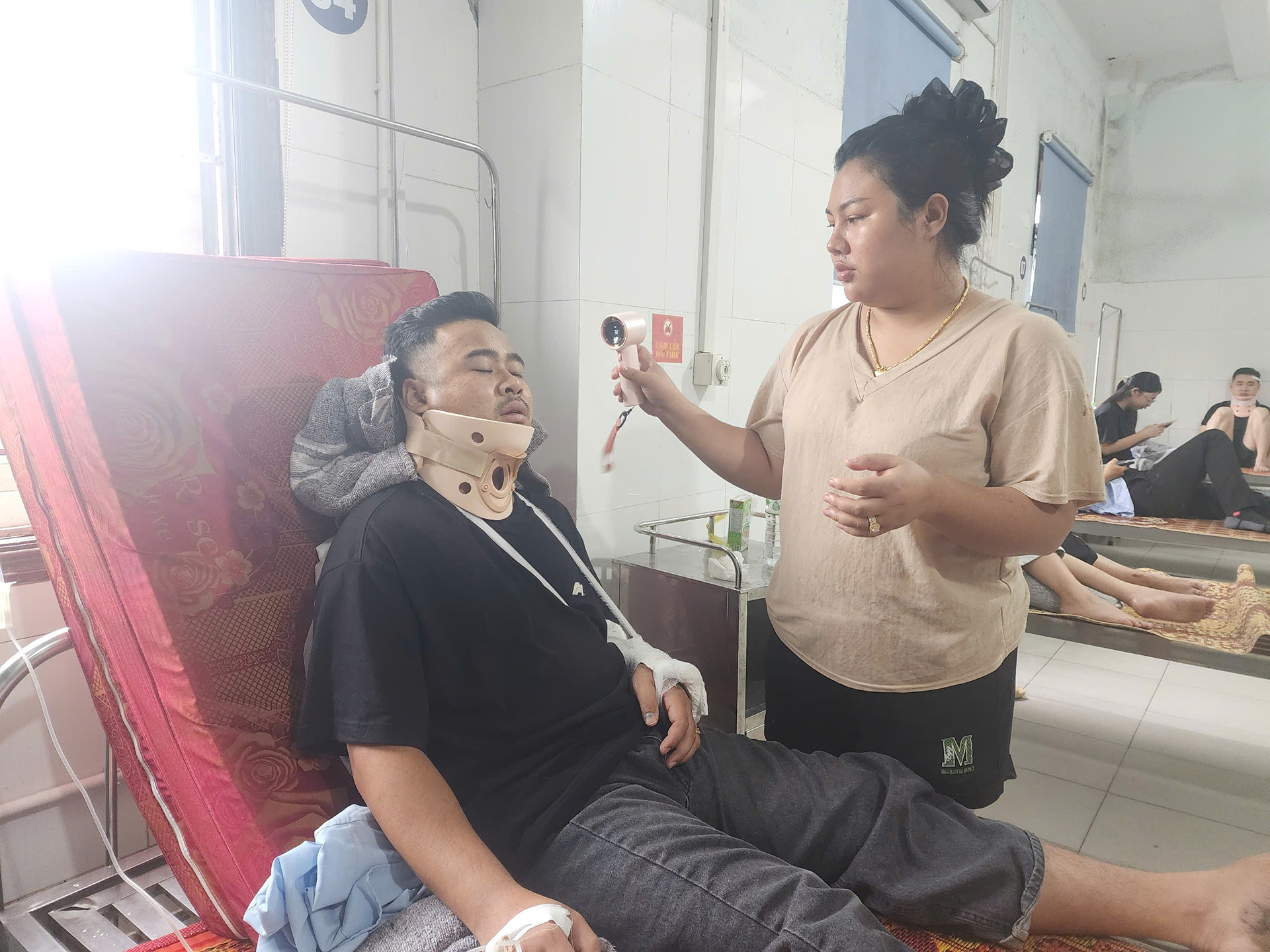 Vụ lật xe ở Hà Tĩnh 10 người chết: Một bệnh nhân nguy cơ liệt do gãy đốt sống cổ