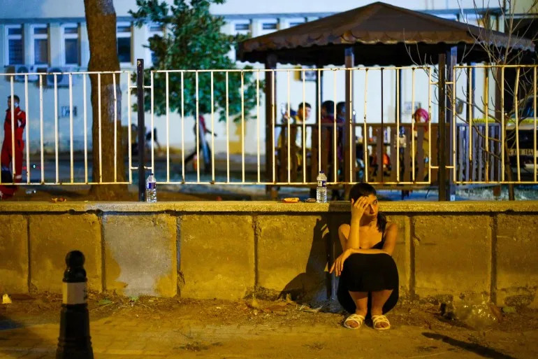 Magnitude 6.1 earthquake hits western Turkiye, killing one