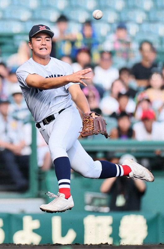 「マチャドみたい」　横浜の為永、素手で取り好送球に　夏の甲子園