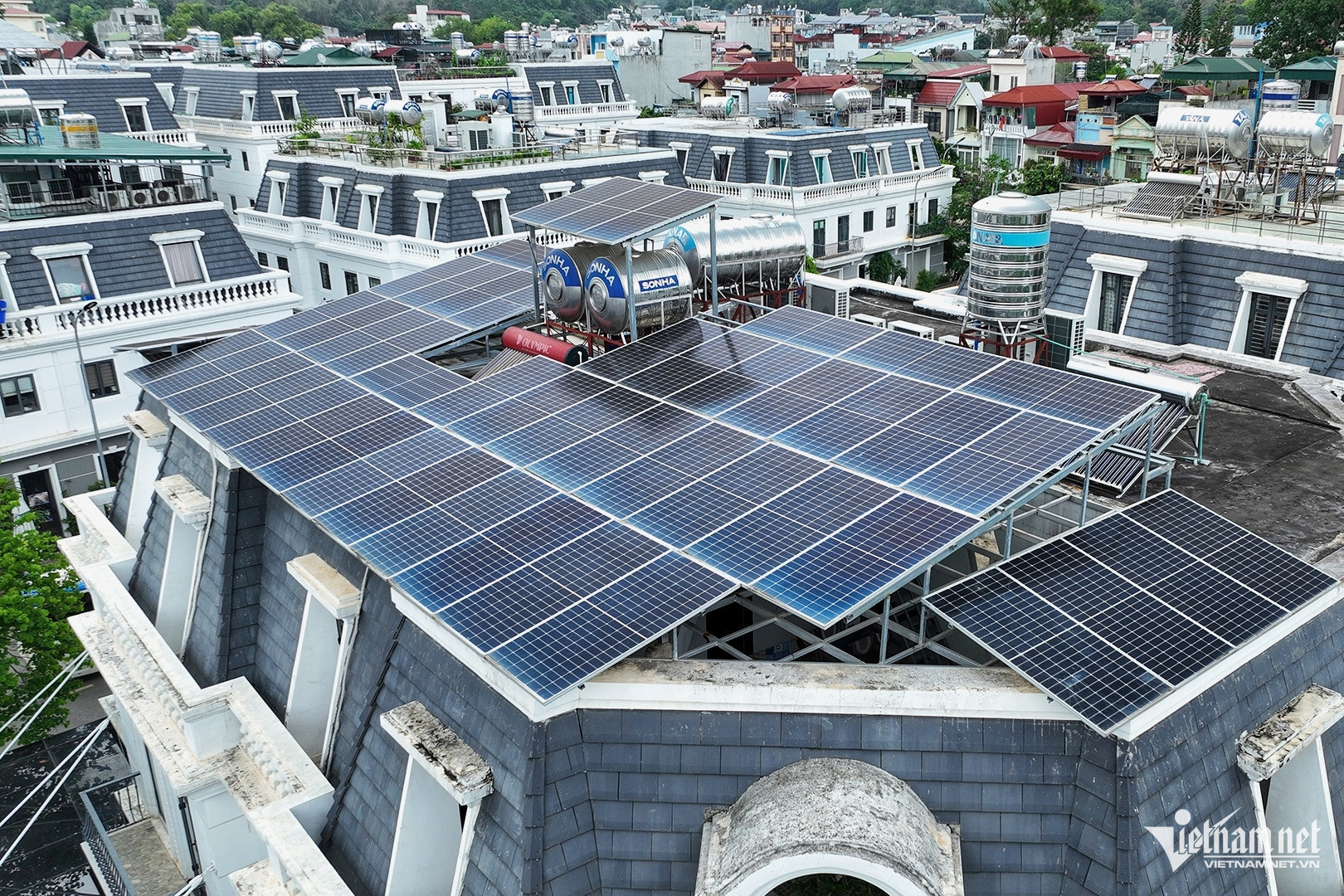 Hỗ trợ 14 triệu hộ dân lắp điện mặt trời mái nhà, Bộ Công Thương nói cần 42.000 tỷ