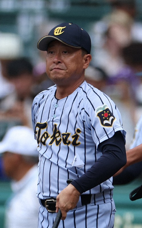 【東海大熊本星翔－北海】東海大熊本星翔の野仲監督＝阪神甲子園球場で2025年8月11日、岩本一希撮影