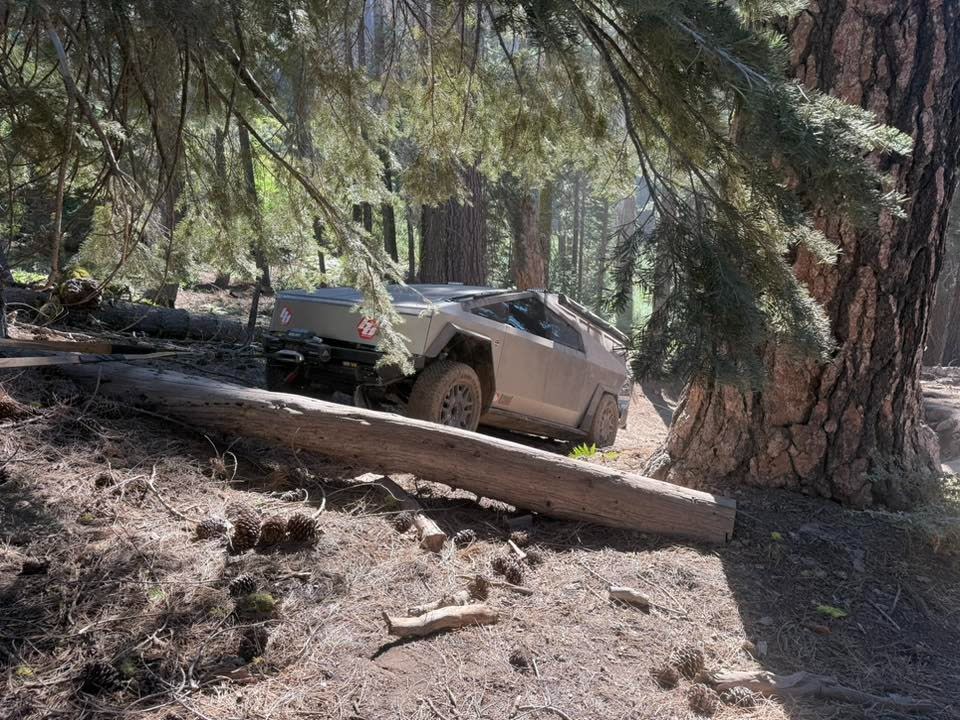 Stuck Tesla Cybertruck