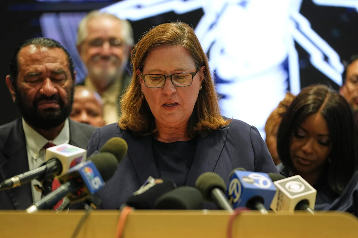 Texas Democrats dig in as Abbott promises fines, extradition and arrests
