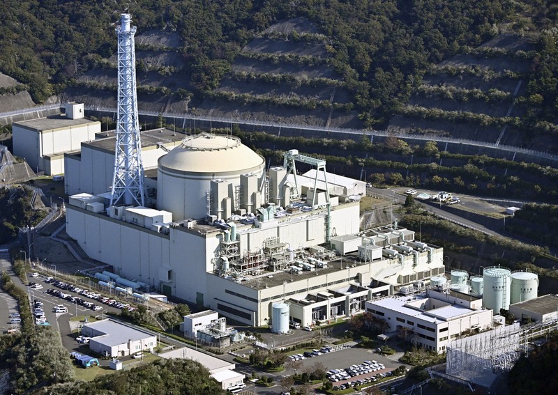高速増殖原型炉もんじゅ＝福井県敦賀市で2024年11月14日、本社ヘリから小関勉撮影