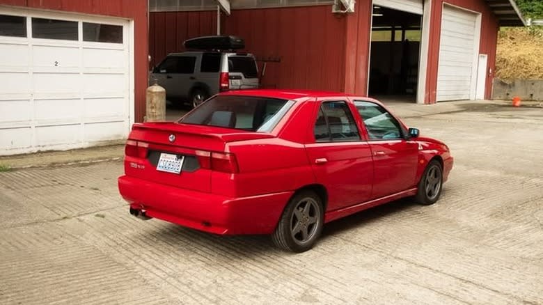 1996 Alfa Romeo 155 2.5 rear three-quarter image