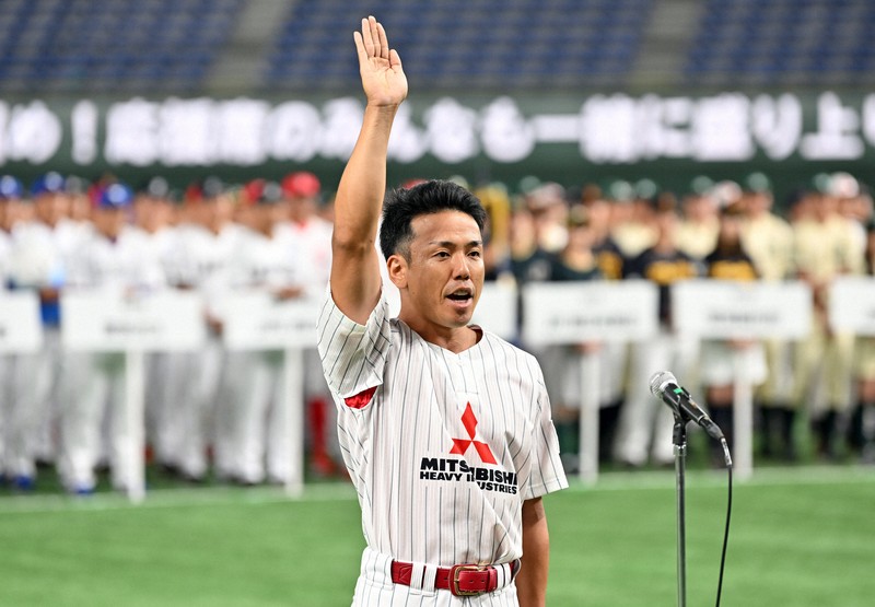 開会式で選手宣誓する三菱重工Eastの矢野幸耶主将＝東京ドームで2025年8月28日午後5時12分、平川義之撮影