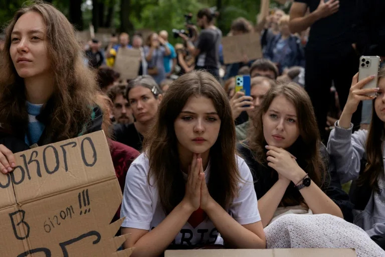 Demonstrators gathered in central Kyiv to urge lawmakers to back the vote (Tetiana DZHAFAROVA)