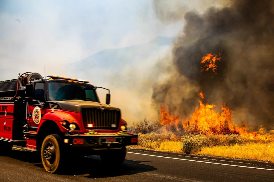 Gifford Fire burns 30,000 acres in Los Padres National Forest on August 2, 2025. Flames sweep through rugged terrain near Santa Maria, California, forcing evacuations and endangering nearby communities and wildlife.