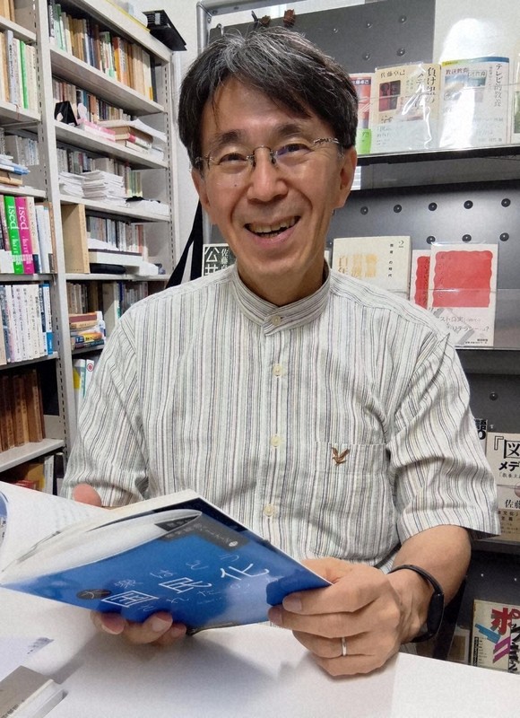 佐藤卓己・上智大教授＝東京都千代田区で2025年8月6日午後0時半ごろ、高橋昌紀撮影