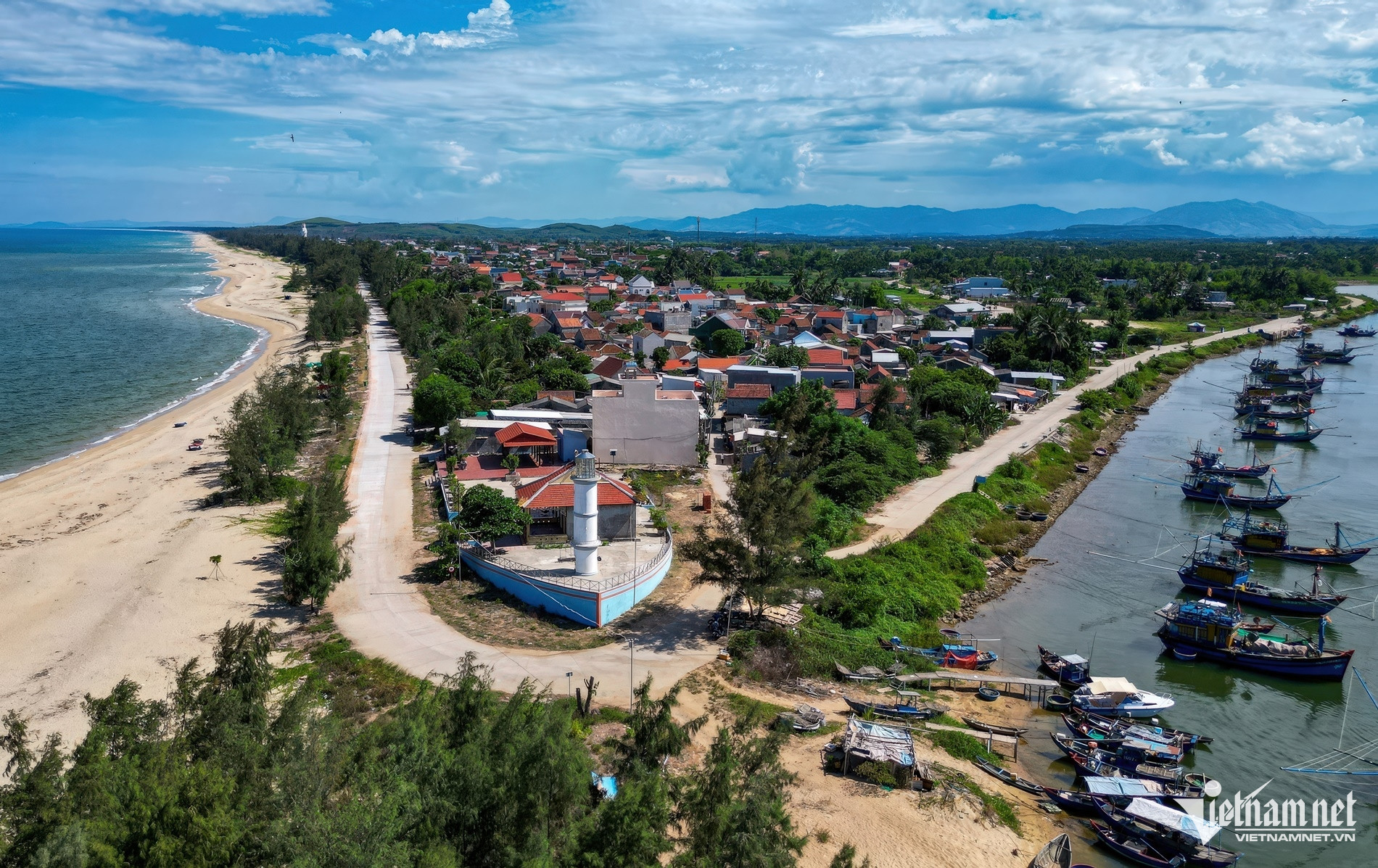 Ngôi miếu mang khát vọng bình yên giữa trùng khơi của dân làng chài nơi cửa biển