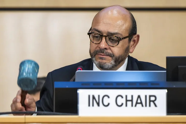 No agreement in sight as UN plastic pollution treaty talks enter final day