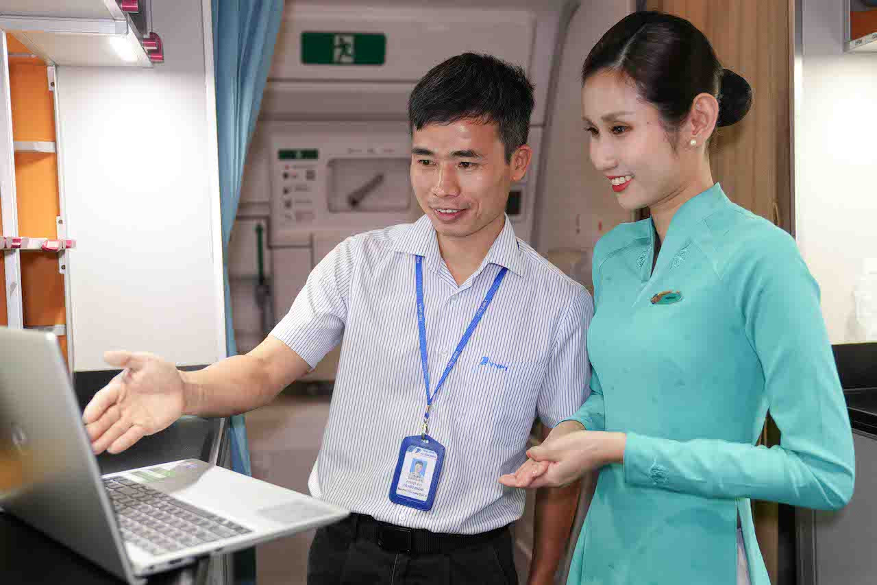 Vietnam Airlines thử nghiệm dịch vụ kết nối Internet trên máy bay