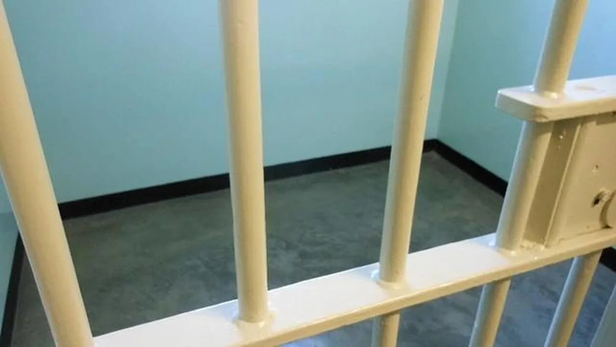 Calumet City man arrested for mailing drug-soaked paper to Illinois inmates