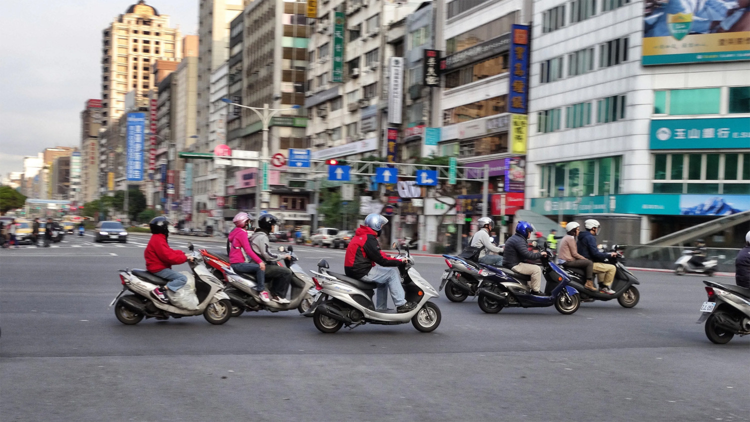 Xứ Đài và cuộc cách mạng giao thông xanh: Thay xe xăng bằng xe điện