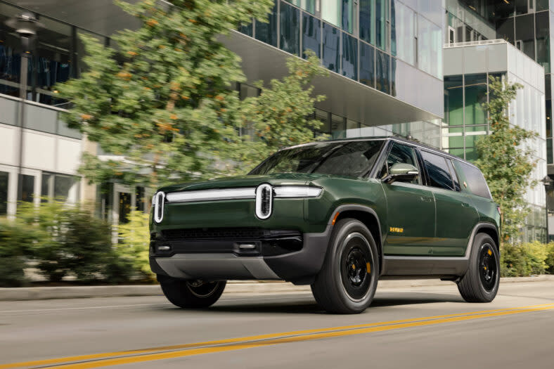 The front end of the 2025 Rivian R1S