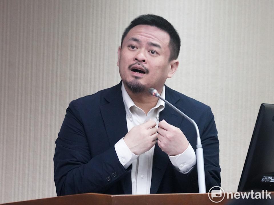 勞動部長洪申翰在立院社福及衛環委員會備詢。 圖：張良一/攝