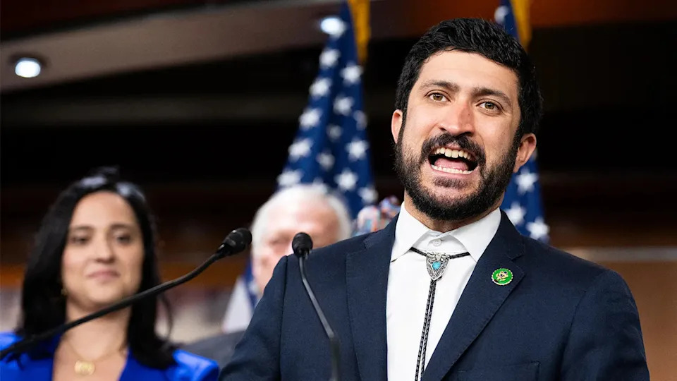 ‘Butter knife to a gunfight': Democratic lawmaker rips his party's strategy in redistricting battle