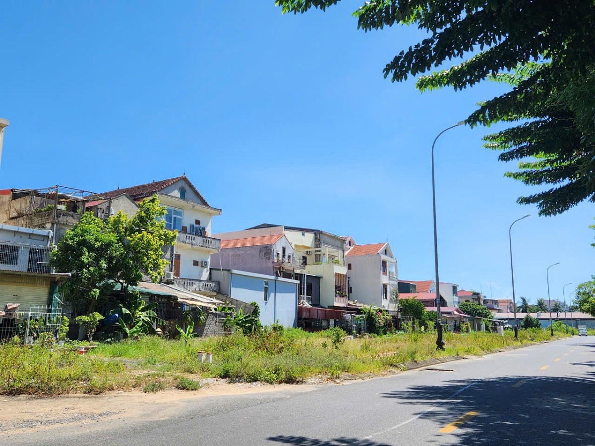 Lô đất ở 100m2 được đấu giá tới 7,7 tỷ, cao gần 4 lần giá khởi điểm