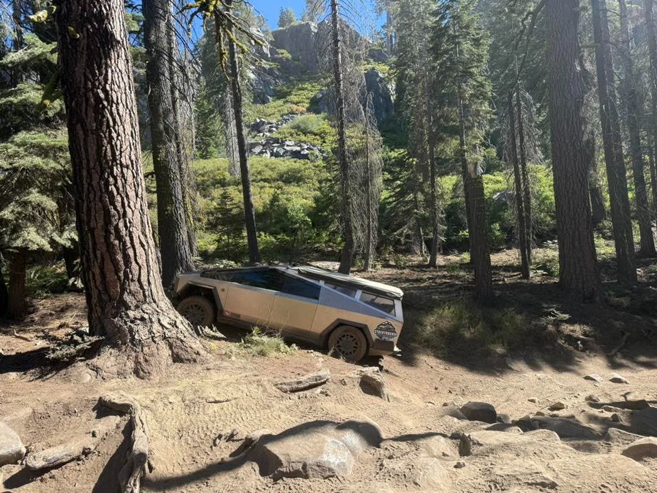 Stuck Tesla Cybertruck