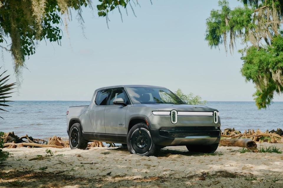 2025 Rivian R1T vs. 2025 Tesla Cybertruck: 5 Major Differences
