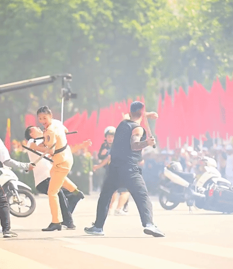 Tiết lộ của nữ công an nhảy san tô, quật ngã 'báo thủ' gây sốt phố đi bộ Hà Nội