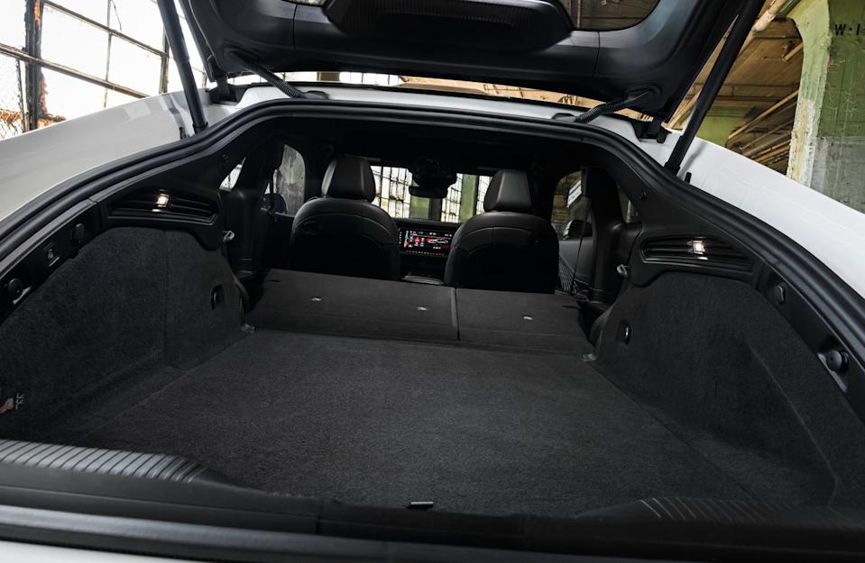2026 dodge charger sixpack