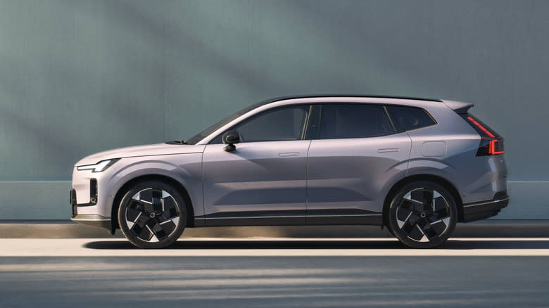 Side view of a new Volvo XC70