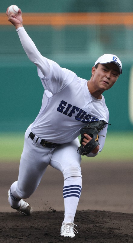 【日大山形－県岐阜商】県岐阜商の先発・柴田＝阪神甲子園球場で2025年8月11日、岩本一希撮影