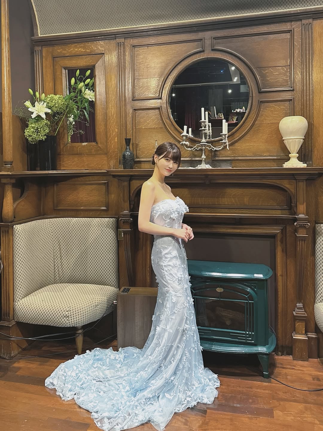 リアル人魚姫‼大胆な胸元〝マーメイド〟ショットの34歳女優に脚光「本当にゴージャス」「本物の人魚のよう…」