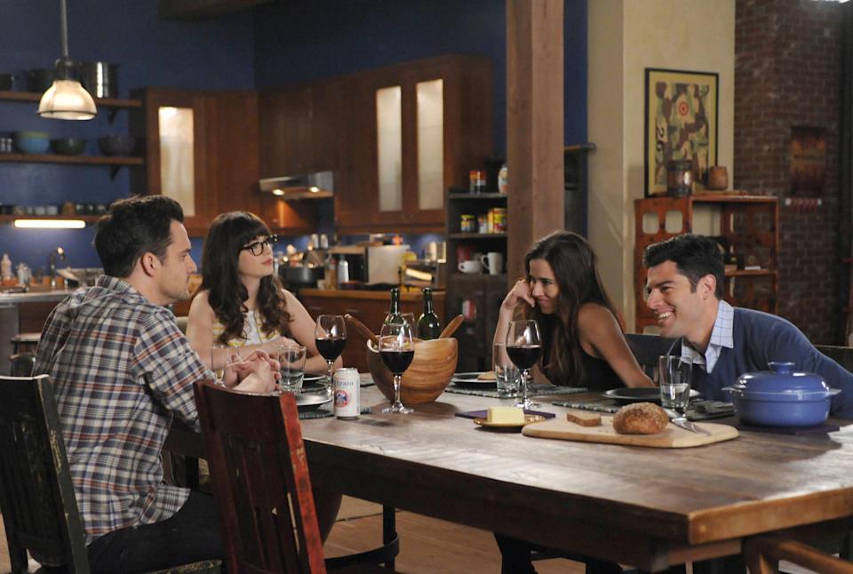 Jake Johnson, Zooey Deschanel, Linda Cardellini y Max Greenfield en un episodio de New Girl, considerada una de las últimas grandes series de hangout TV. (Ray Mickshaw/Fox/Cortesía de Everett Collection)